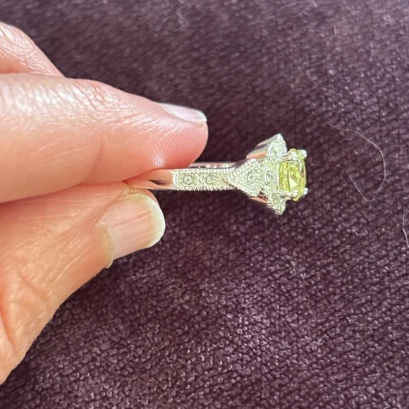 White Gold Plated Women's Ring with Canary Yellow and Clear Crystals - Picture 4 of 5